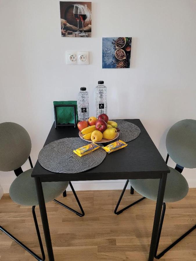 Art Apartment Bukarest Exteriör bild